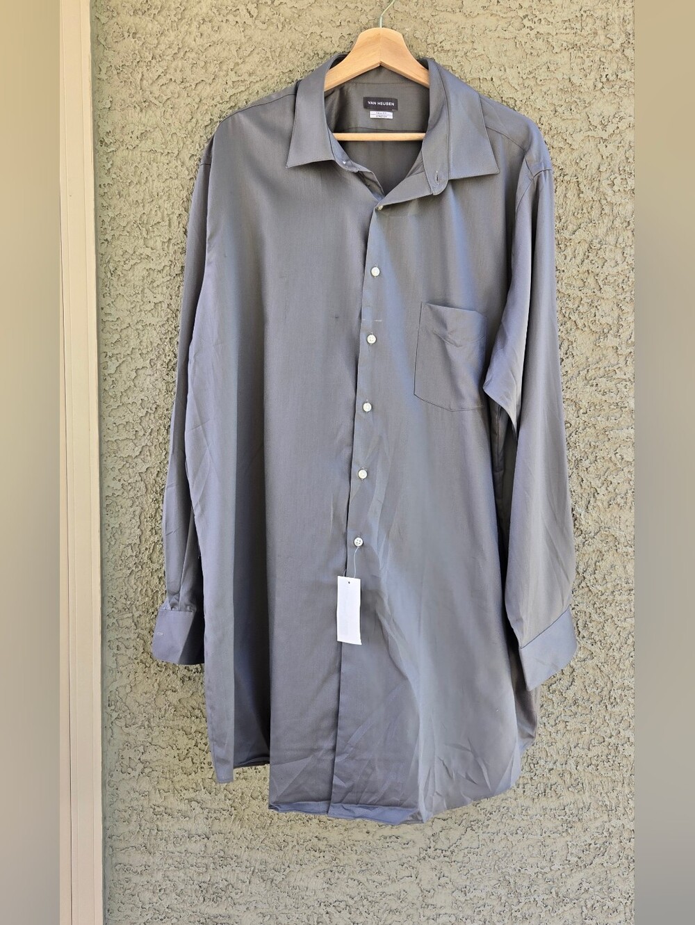 Van Heusen Men's Light Gray Long-Sleeve Button Shirt